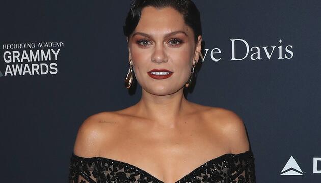 Jessie J will sich auch von der Schockdiagnose Brustkrebs nicht ihren Humor rauben lassen.