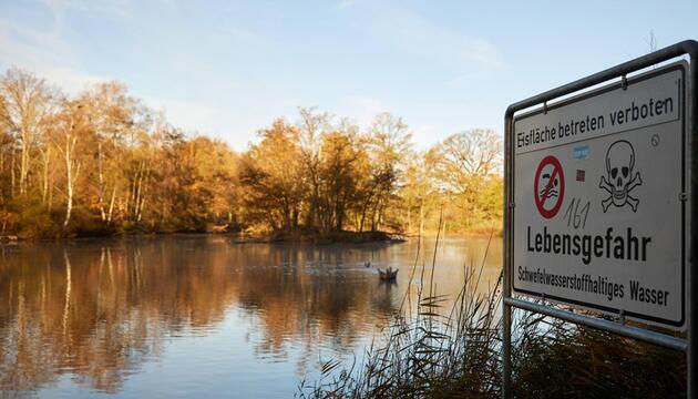 Warnschild am Silbersee in Nürnberg