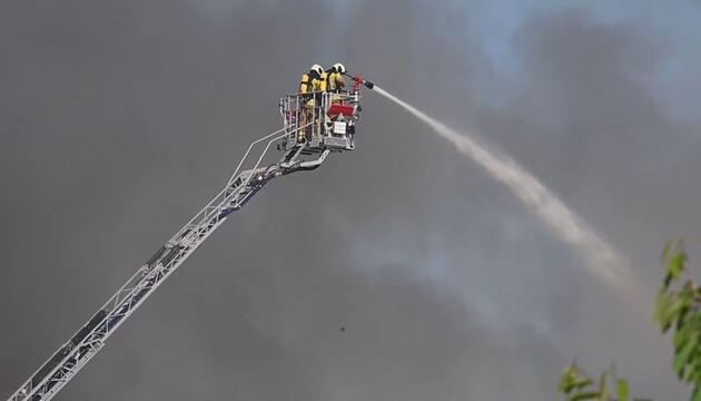Brand auf Wertstoffhof: Feuerwehr Dresden im Großeinsatz