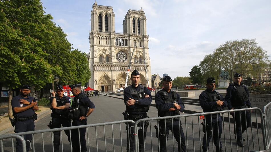 Nach dem Brand der Kathedrale Notre-Dame