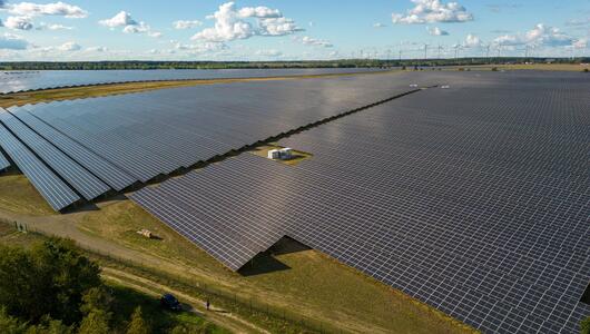 Luftaufnahme von Deutschlands größtem Solarpark 2022, Weesow-Willmersdorf