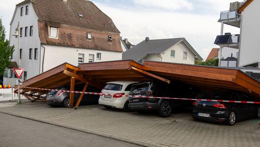 Unwetter im Südwesten - Carport eingestürzt