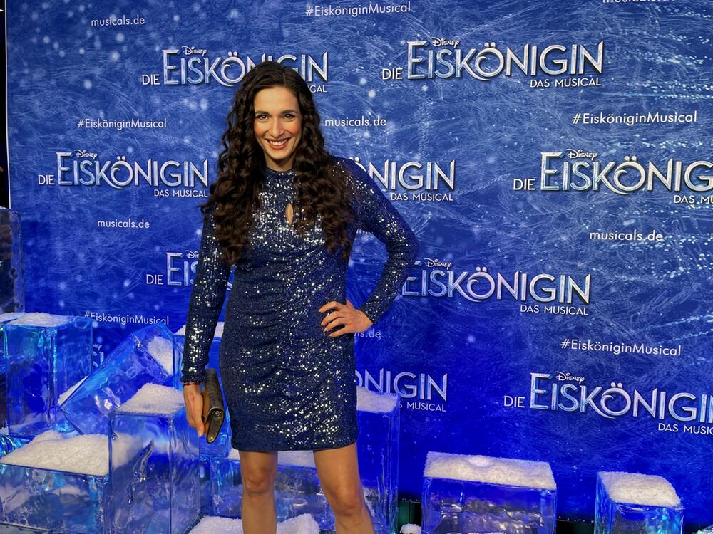 Sally Özcan bei der Premiere des Musicals „Die Eiskönigin“