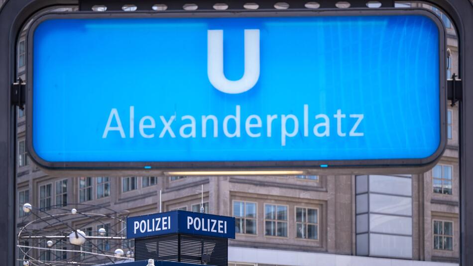 Polizeiwache am Alexanderplatz