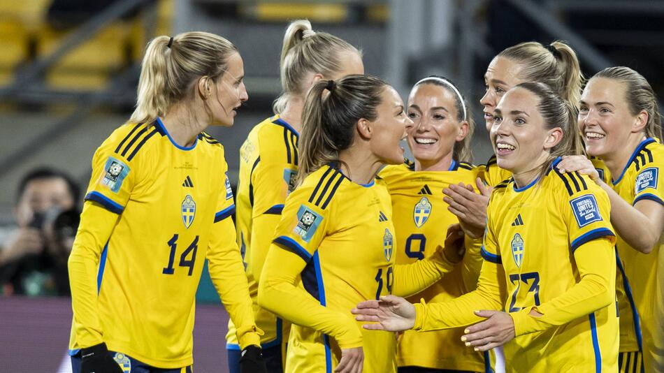 Die Schwedinnen bejubeln ihren zweiten Treffer im Spiel gegen Italien.