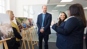 Prinz William hat in Wales Frauen getroffen, die durch häusliche Gewalt obdachlos geworden sind.