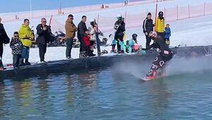 Wellenreiten mal anders: Snowboarderin gleitet elegant übers Wasser