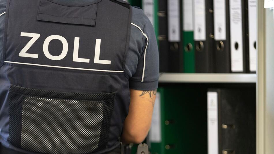 Zoll-Großrazzia gegen Schwarzarbeit