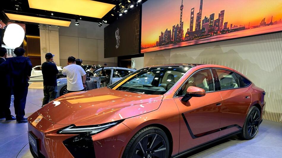 Lexus ES 500e