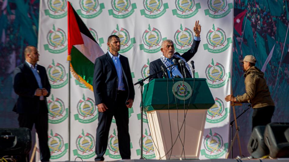 Hamas-Anführer Jihia Sinwar hält eine Ansprache an seine Anhänger