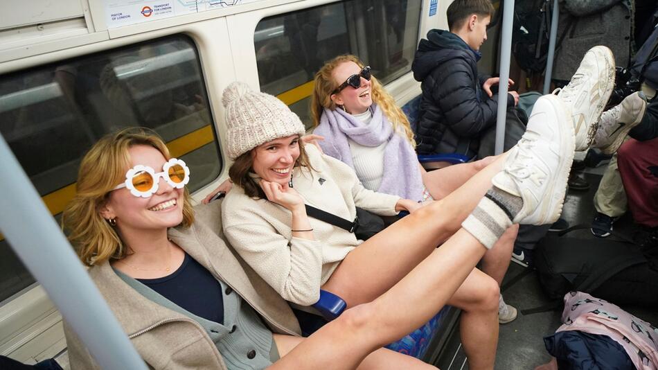 "No Trousers Tube Ride": In London wird ohne Hose U-Bahn gefahren