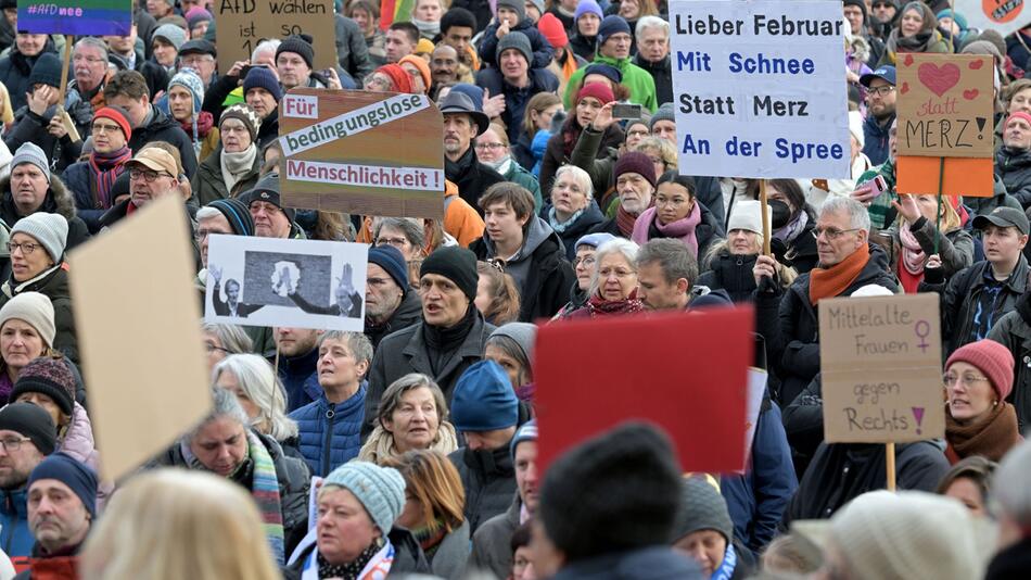 Kundgebung Bündnis "Potsdam! bekennt Farbe"