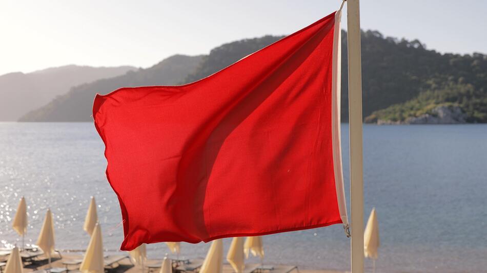 Sicherheit am Meer: Das bedeuten die Flaggen am Strand