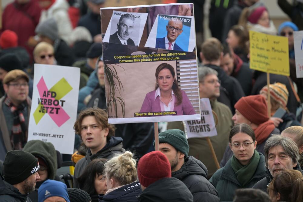 Kundgebung Bündnis "Potsdam! bekennt Farbe"