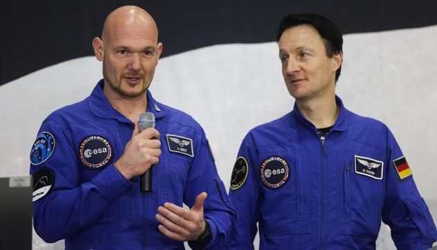 Alexander Gerst (l) und Matthias Maurer