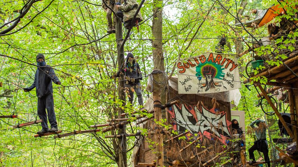 Gegner des Braunkohleabbaus im Hambacher Forst