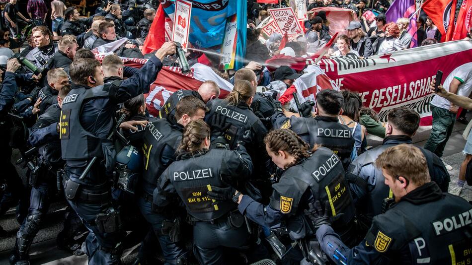 Revolutionäre 1. Mai Demo - Stuttgart