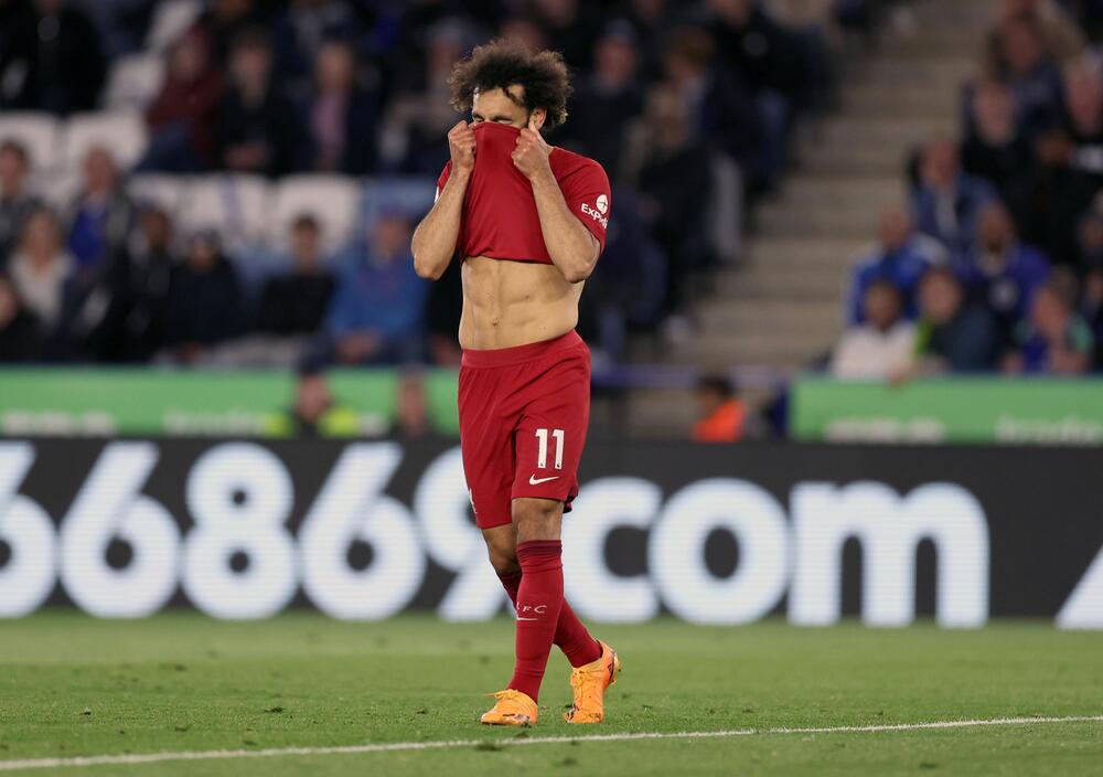 Liverpools Stürmer Mohamed Salah hat am 15. Mai 2023 in Leicester eine Torchance vergeben