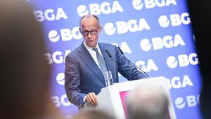 Bundeskanzler Friedrich Merz (CDU) spricht beim Unternehmertag des Handelsverbands BGA in Berlin.