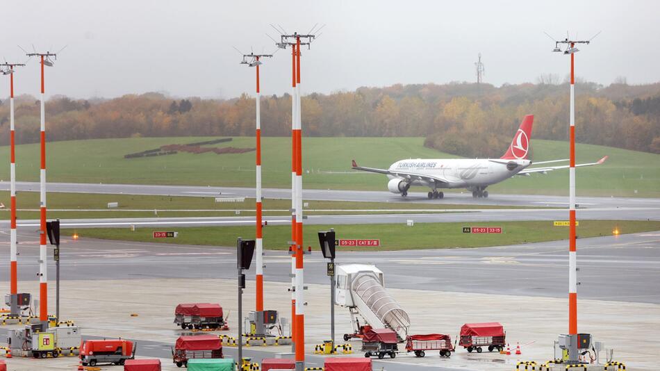 Nach beendeter Geiselnahme - Flugbetrieb in Hamburg angelaufen
