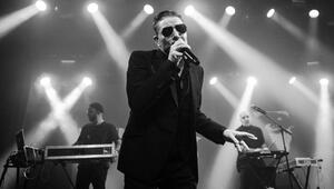 Douglas McCarthy bei einem Auftritt mit Nitzer Ebb im Jahr 2020.