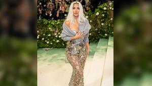 Für die Met Gala 2024 legte Kim Kardashian ebenfalls ein enges Korsett an.
