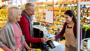 Senioren beim Einkaufen