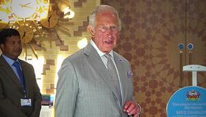 Royaler Besuch ohne Schuhe: König Charles lobt Europas erste Öko-Moschee