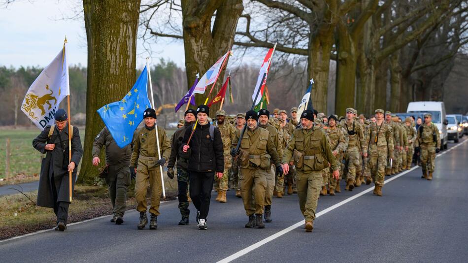 Soldaten-Gedenken - "Ex Long March"