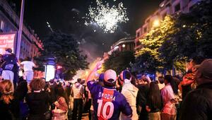 Chauffeur nach Fahrt in feiernde PSG-Fans in Gewahrsam