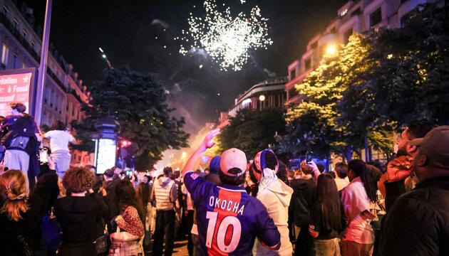 Chauffeur nach Fahrt in feiernde PSG-Fans in Gewahrsam