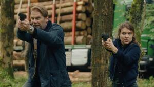 "Erzgebirgskrimi: Mordholz": Robert Winkler (Kai Scheve, l.) und Karina Szabo (Lara Mandoki) ...