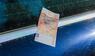 50 Euro liegen auf Auto