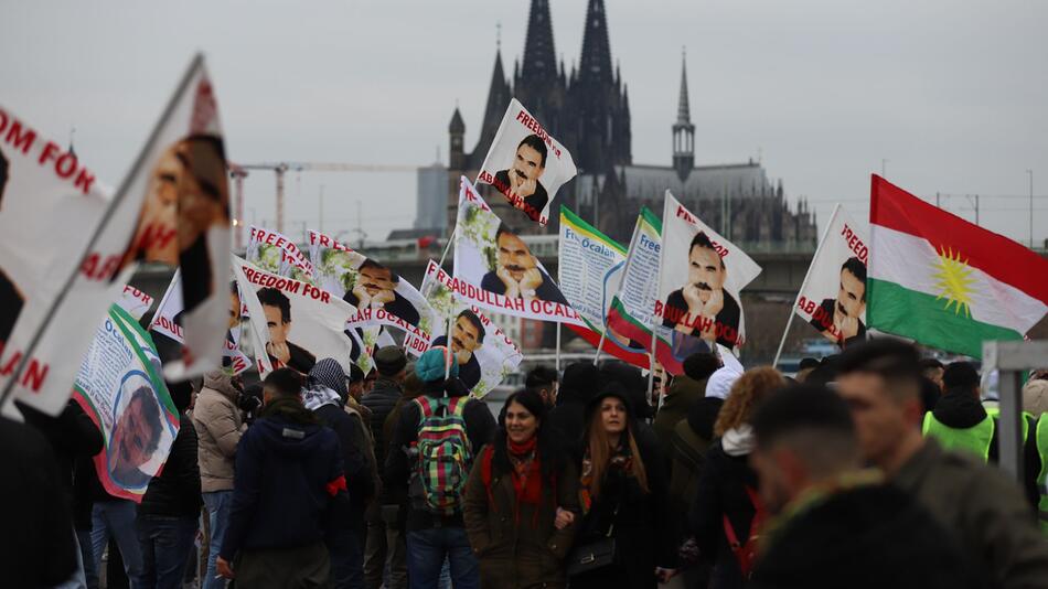 Demonstration des kurdischen Dachverbands Kon-Med