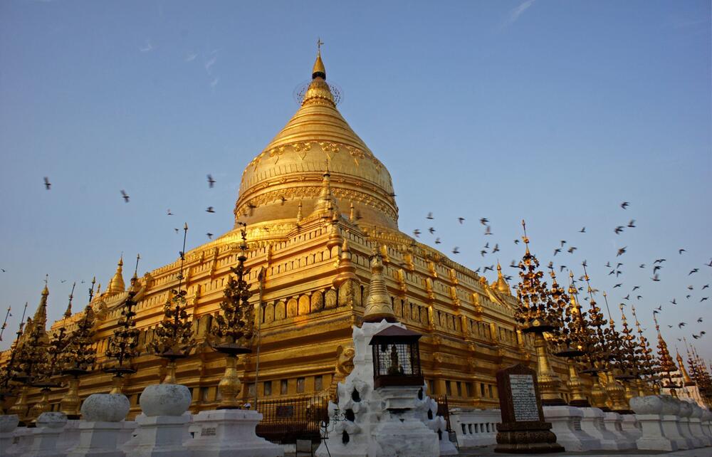 Goldener Tempel in Bagan, Myanmar