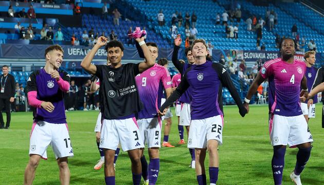 Die deutschen Spieler haben nach ihrer perfekten Gruppenphase allen Grund zum Feiern.