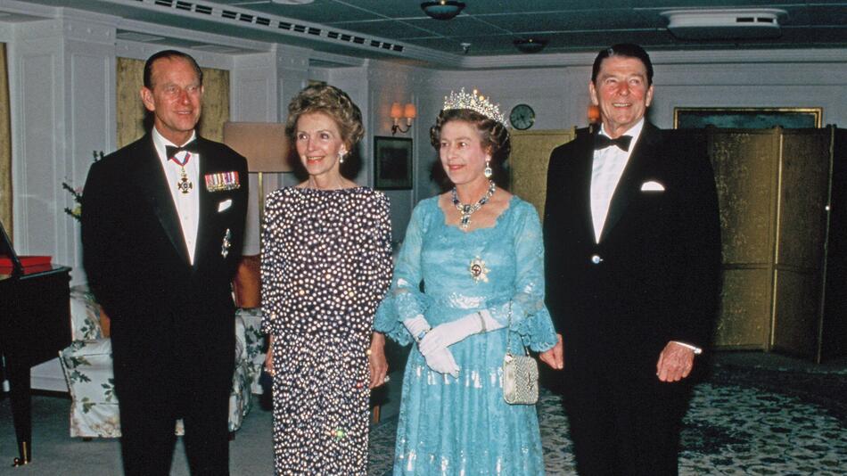 Queen Elizabeth II, Prinz Philip, Ronald Reagan, Nancy Reagan, Royale Yacht