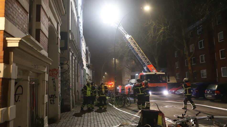 Toter bei Brand in Hamburg