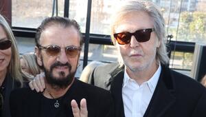 Ringo Starr (l.) und Paul McCartney sind durch ihre gemeinsame Band-Vergangenheit eng verbunden ...