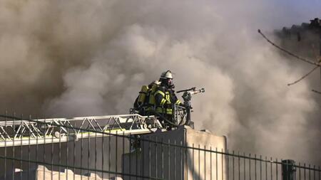 Brand bei Entsorgungsfirma beeinträchtigt Verkehr bei Ludwigslust