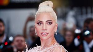 Lady Gaga dementiert Gerüchte um eine mögliche Schwangerschaft auf TikTok.