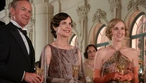 Die Crawleys kehren ein letztes Mal zurück (Szene aus "Downton Abbey II: Eine neue Ära").
