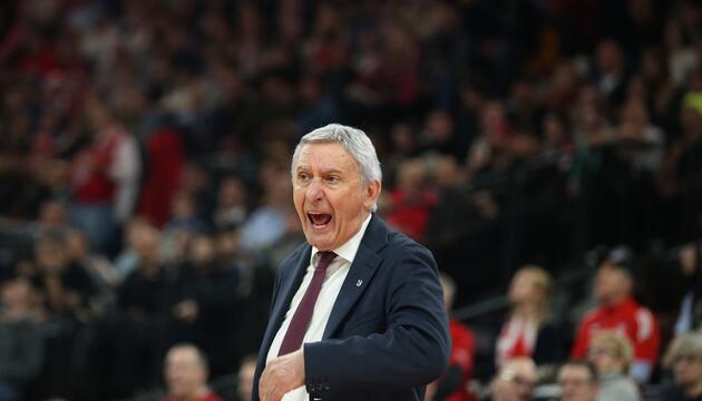 Bayern-Trainer +Svetislav Pesic