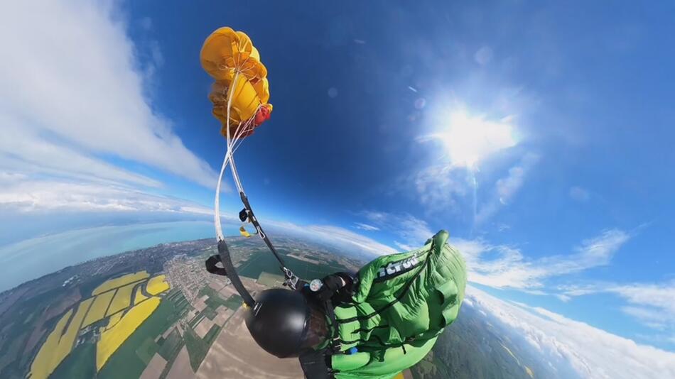 Bei Wingsuit-Sprung: Fallschirm verheddert sich