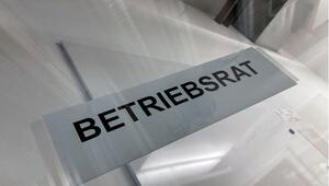 Ein Hinweisschild hängt am Eingang zum Betriebsrat
