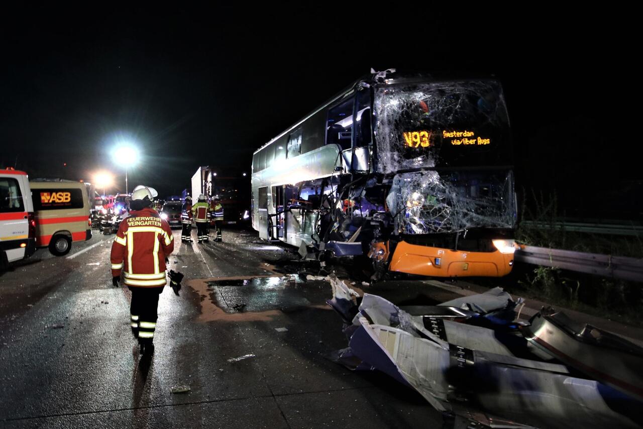 Bild zu A5, Reisebus