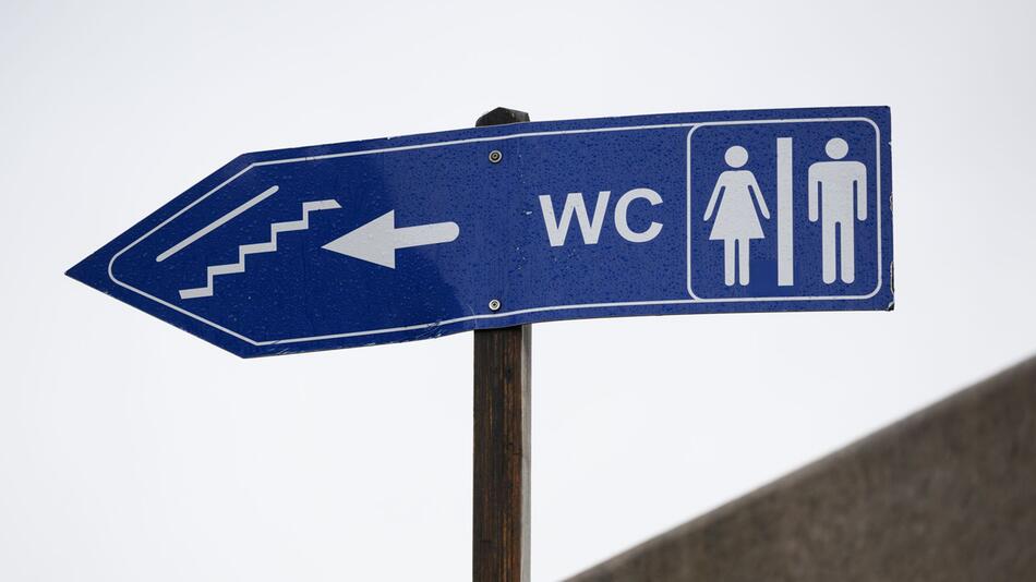 Amsterdam schafft nach Pinkelprotest von Frauen mehr Toiletten