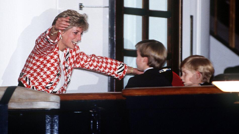 Prinzessin Diana begrüßt ihre Kinder (1991).