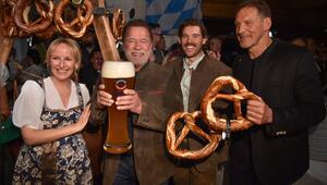 Arnold Schwarzenegger (l.), sein Sohn Christopher und Familienfreund Ralf Moeller bei der 33 ...