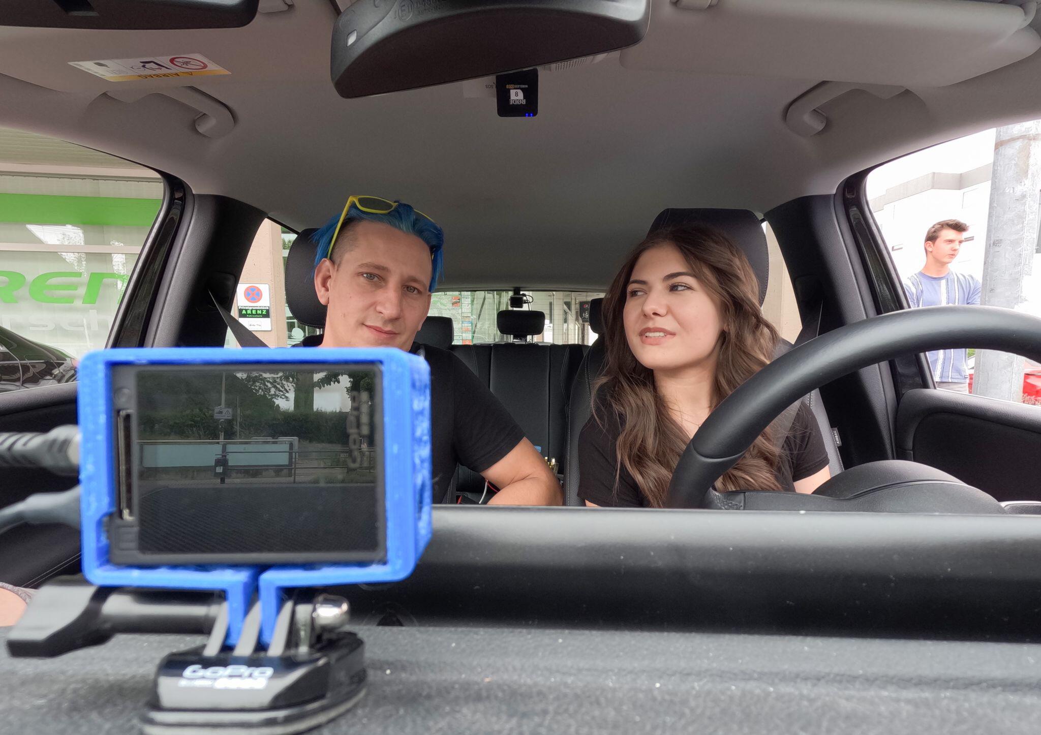 Livestream aus dem Auto - Fahrlehrer überträgt Fahrstunden im Netz